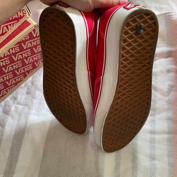 Red vans - Picture 4 of 4